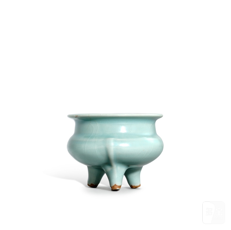 A Longquan celadon-glazed tripod incense burner, Southern Song dynasty | 南宋 龍泉窰青釉鬲式爐 - 图1